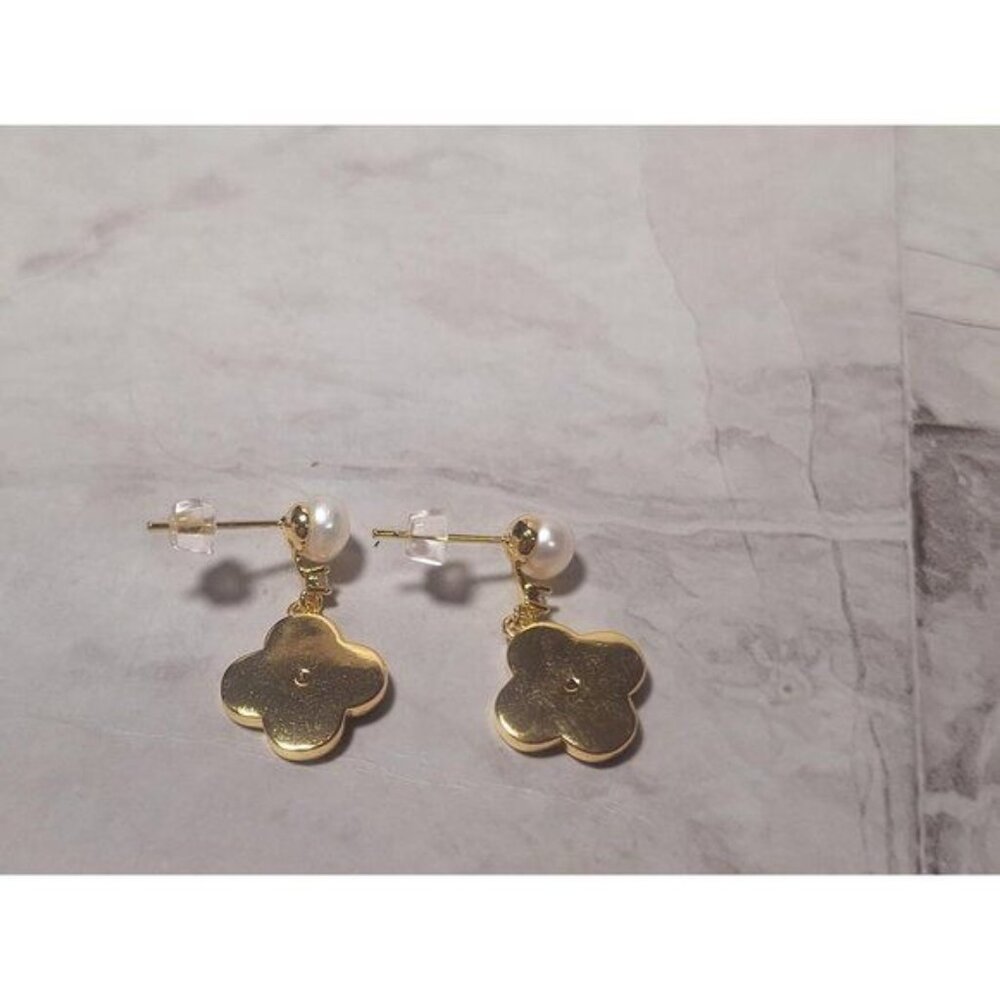 Genuine Mother of Pearl Clover White and Gold Freshwater Pearl Earrings - Picture 3 of 10